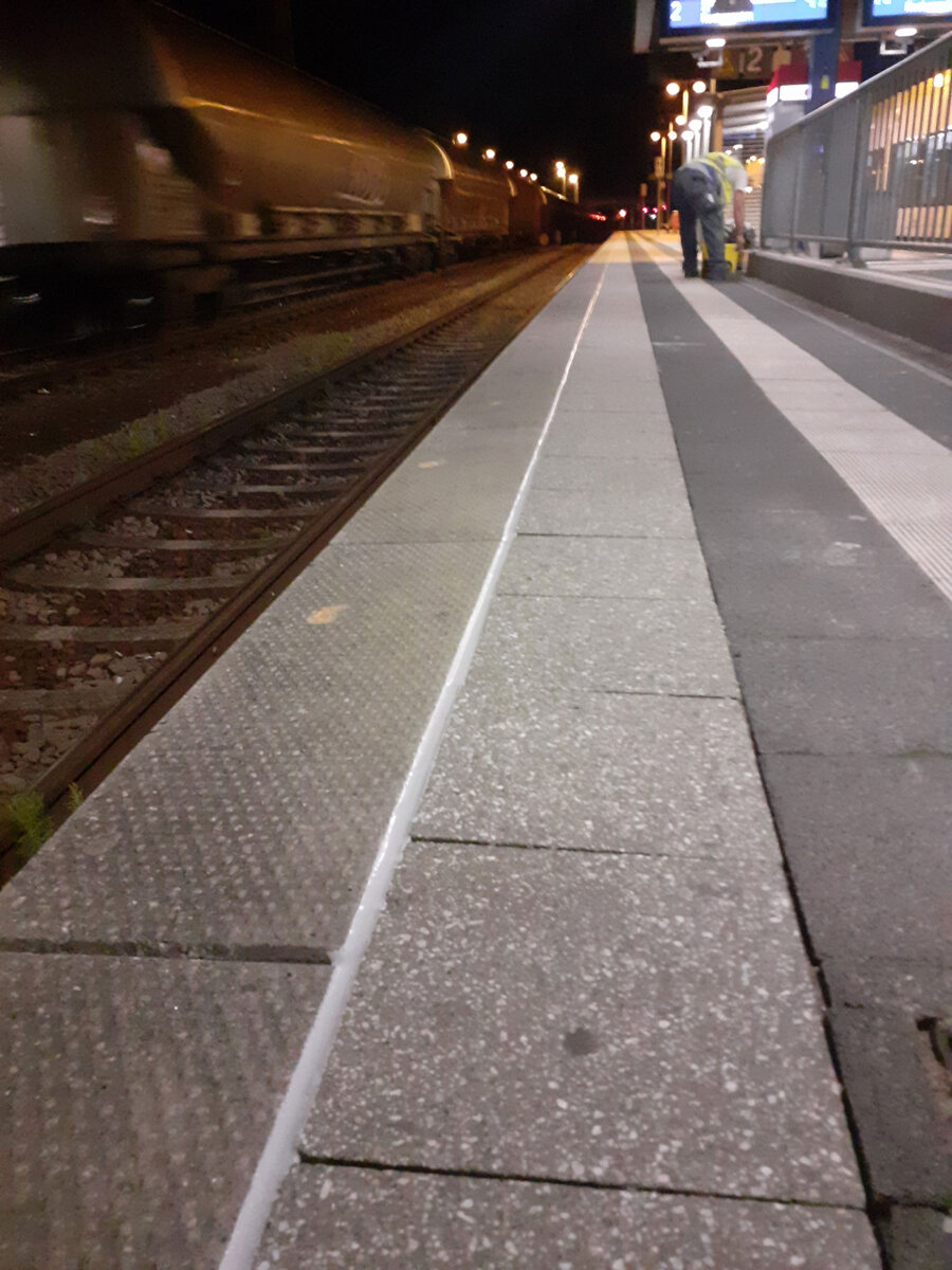 Baudehnfuge am Bahngleis
